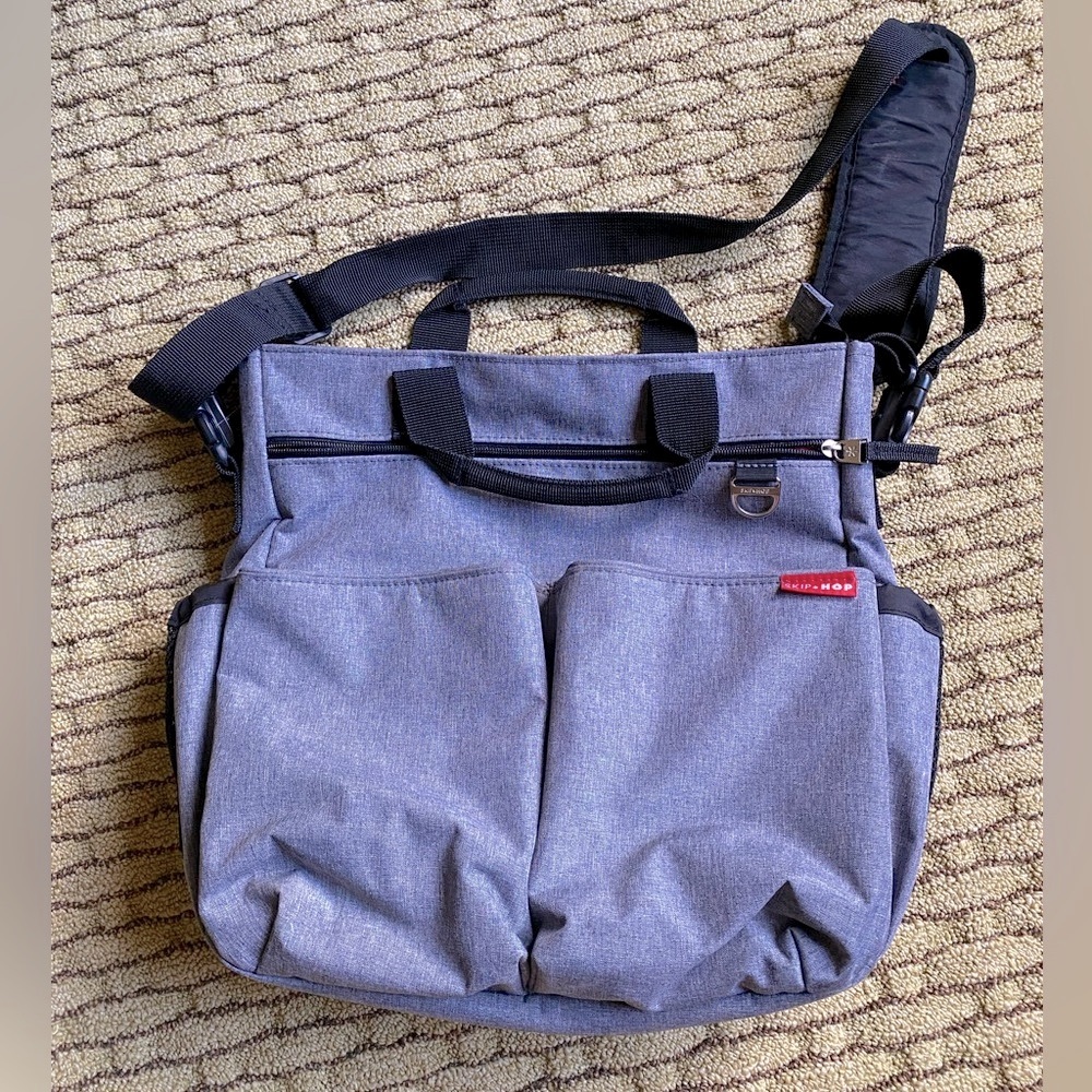 Gray Skip Hop Duo Signature diaper bag - great condition!